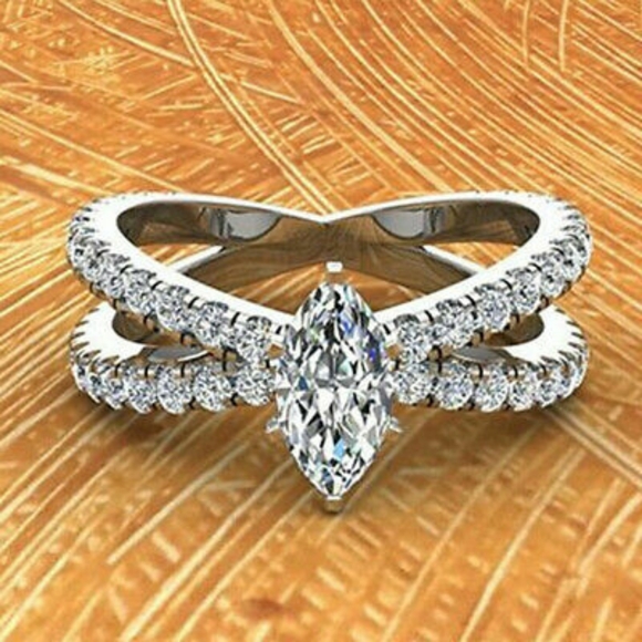 Jewelry - Silver Simulated Diamonds Skylight Ring